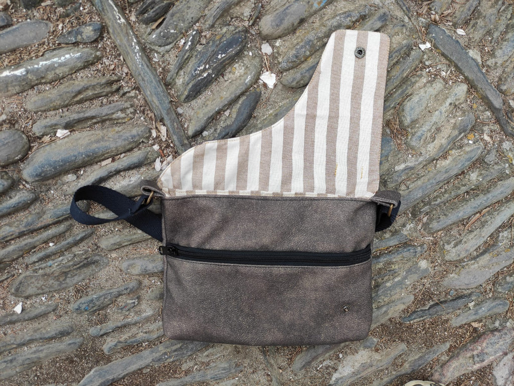Cross bag post